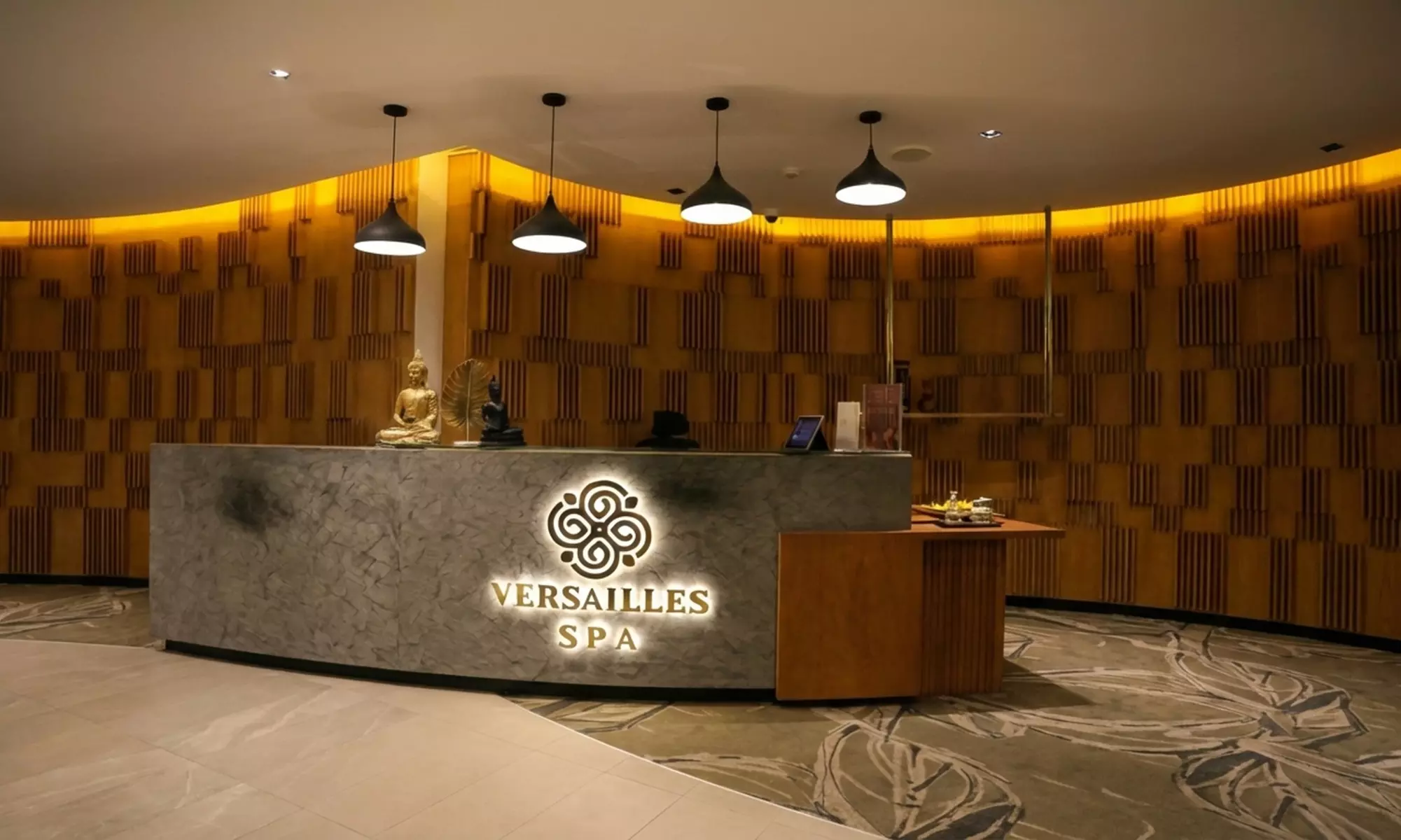 Luxury Spa & Jacuzzi Hot Tub Experiences