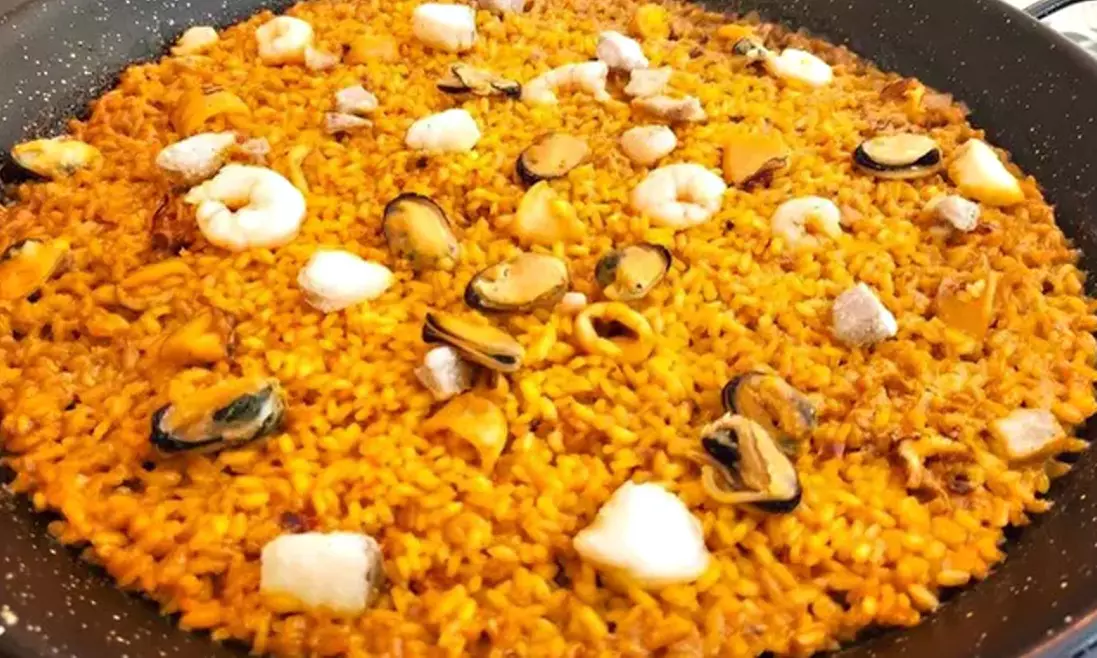 Menú para llevar con arroz, entrante y vino para 2 o 4 personas