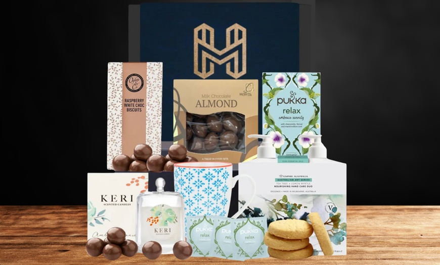 Image 10: Whisky, Snacks & Grooming Kit for Him in a Premium Gift Hamper