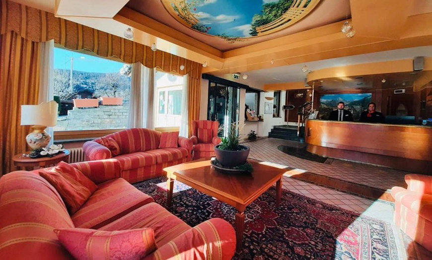 Image 4: Valle D'Aosta: camera doppia o matrimoniale con mezza pensione per 2