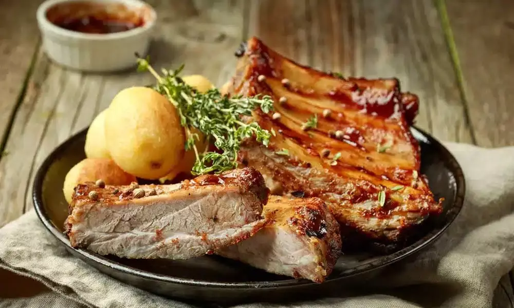 Menú con entrantes, principales, postres y bebidas para 2 o 4 personas, ahorra hasta un 51% - Primary Image