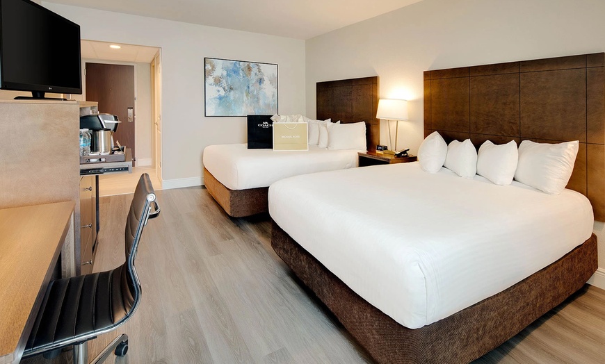 Image 7: Member-Only Deal: Steps from shopping, dining, & Orlando theme parks