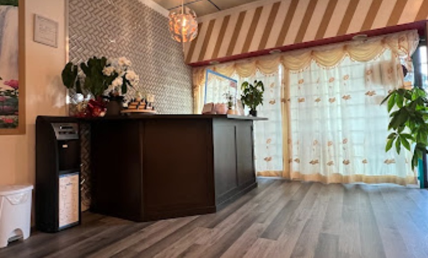 Image 3: The Art of Relaxation: Aromatherapy Massage at Beauty Mood Spa