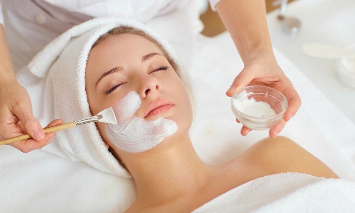 Higiene facial profunda con opción de terapia LED o masaje Kobido en Las Palmas