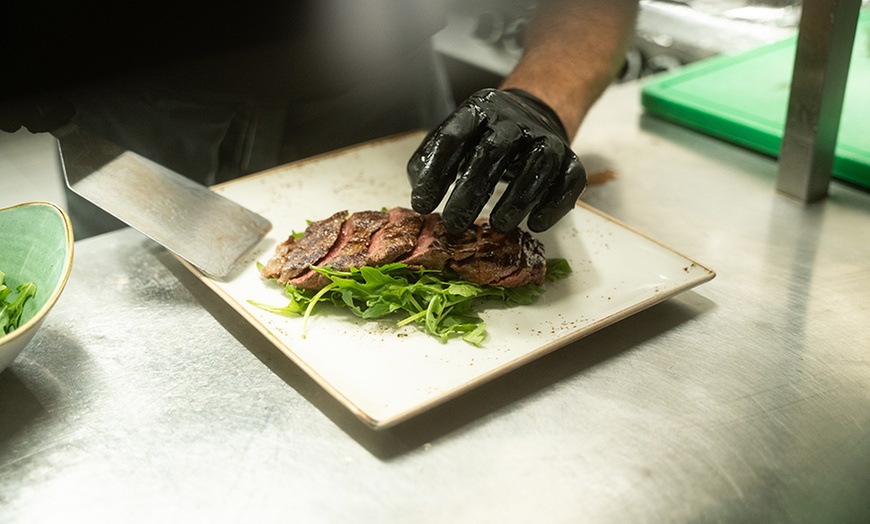 Image 8: Grillteller Royal & Dessert nach Wahl im Steak Royal für 2-4 Personen