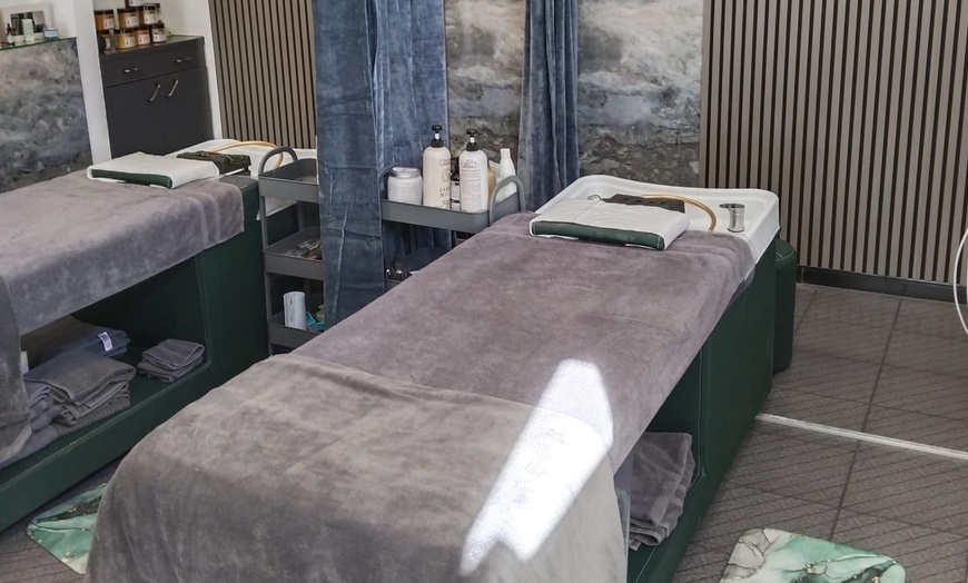 Image 4: Pack de bienestar: tratamientos capilares, faciales y masaje corporal