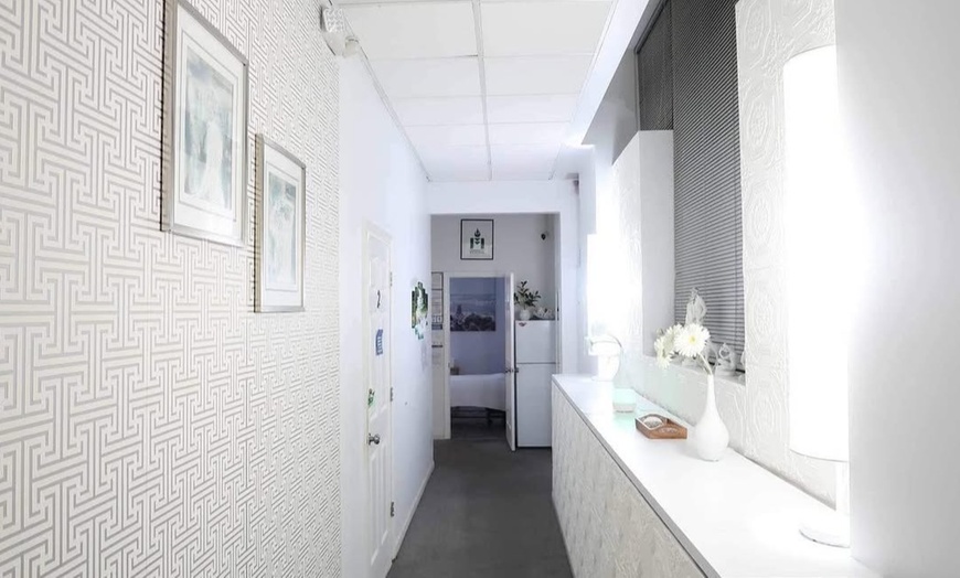 Image 3: Deep Tissue Massage For One or Couples with Hot Stones & Aromatherapy 