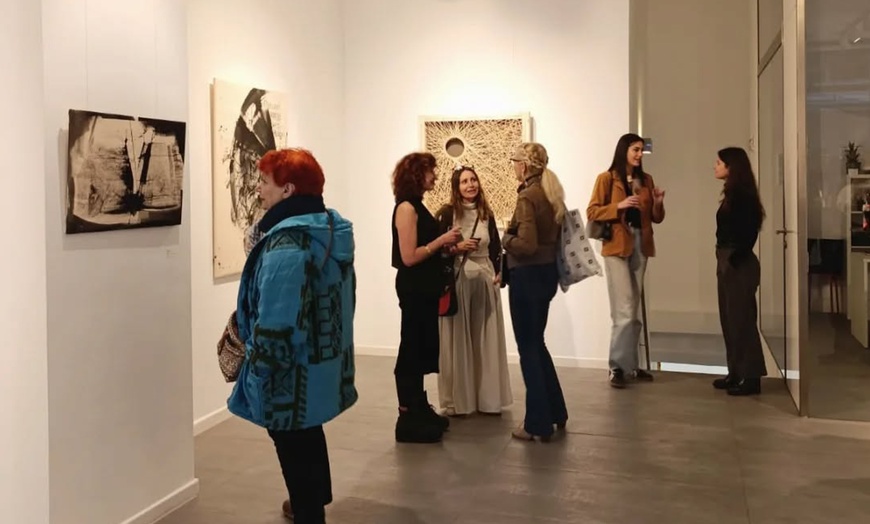 Image 11: Taller de posavasos de mosaico en galería de arte en Madrid centro