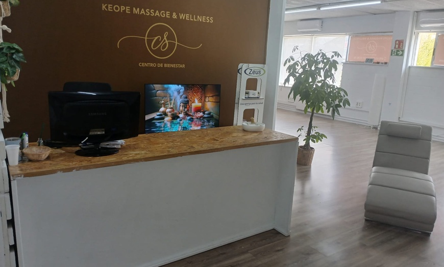 Image 4: Masaje de 30, 60 o 90 minutos a elegir entre distintas disciplinas