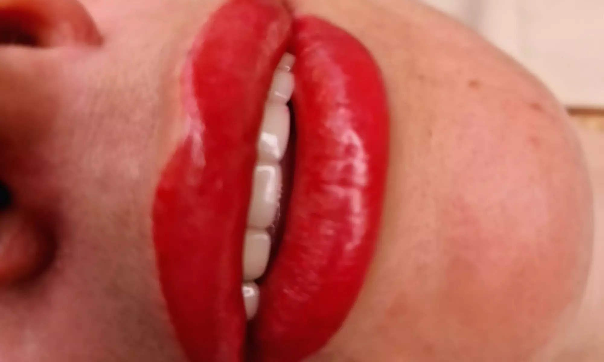 Makijaż permanentny: usta, brwi lub kreski na powiekach do wyboru