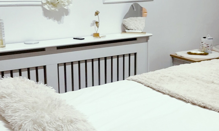 Image 2: 30, 60 or 90-Minute Relaxing Massage Sessions