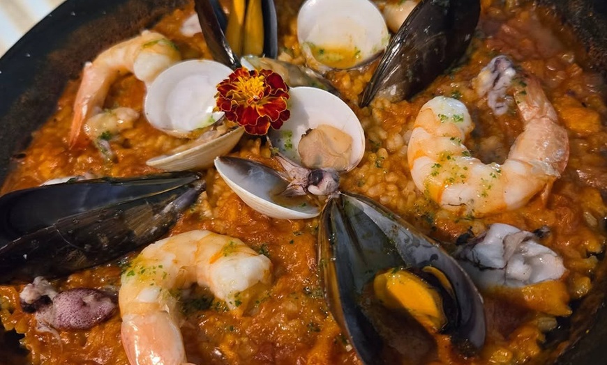 Image 7: Menú mediterráneo o de parrillada para 2 o 4 con postre y bebidas