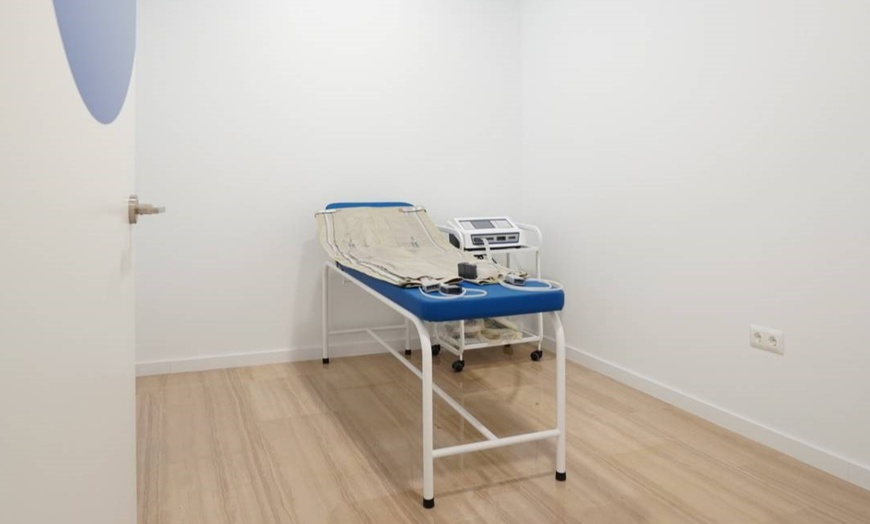 Image 6: 1 o 3 sesiones de fisioterapia con opción a maquinaria