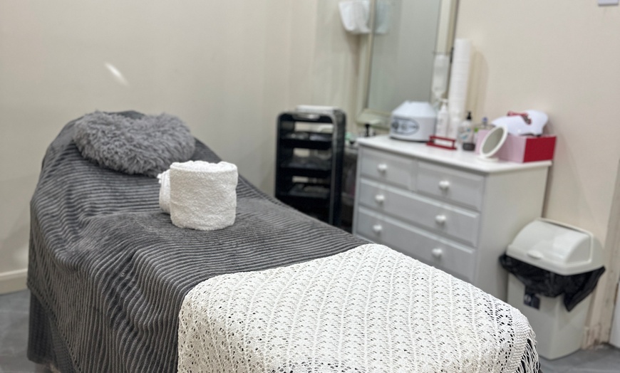 Image 3: Achieve Stunning Lashes: Lash Lift with Optional Tint