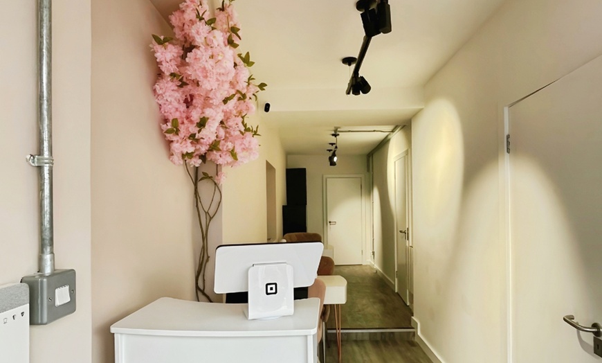 Image 4: One Session of HydraFacial + Optional Radiofrequency Skin Tightening