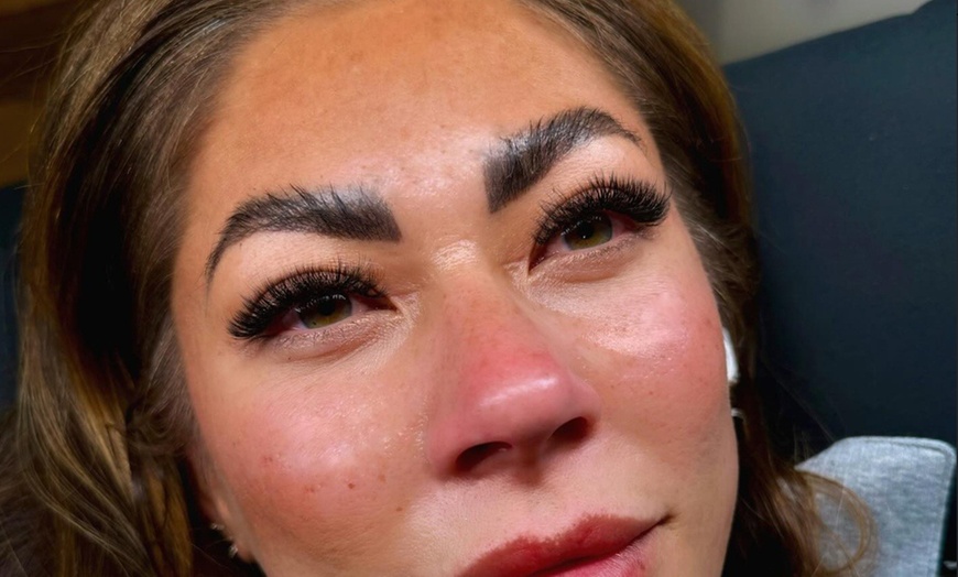 Image 6: Full Set of Classic Lashes or Hybrid or Volume Lashes with One Fill