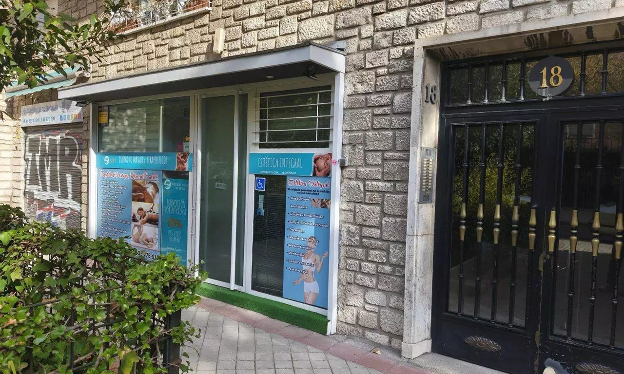 Masaje relajante corporal de 50 minutos con opción de masaje craneofacial o reflexología podal hasta un 54% - Second Medium