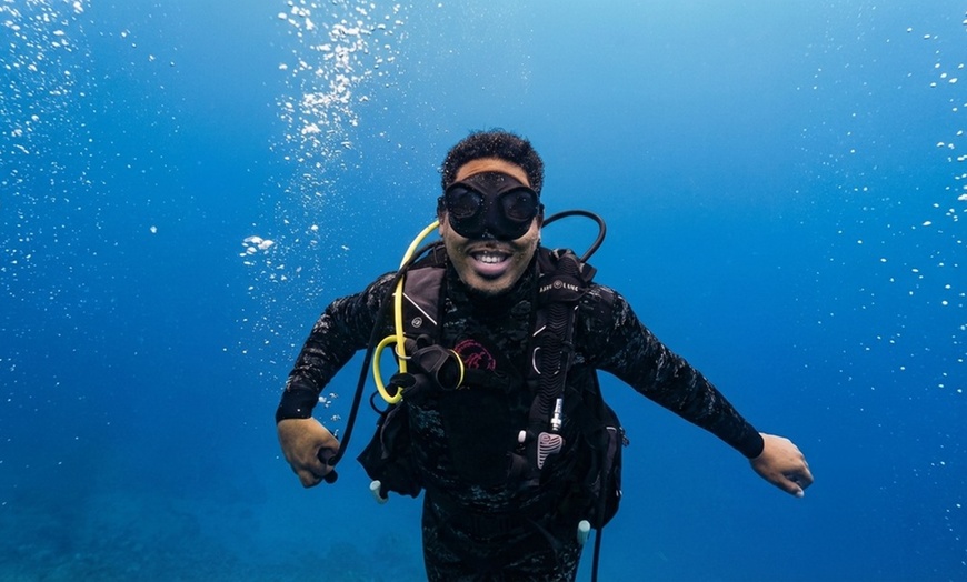 Image 6: Deluxe Scuba Diving or PADI Open Water Certification for 2 or 3 Days