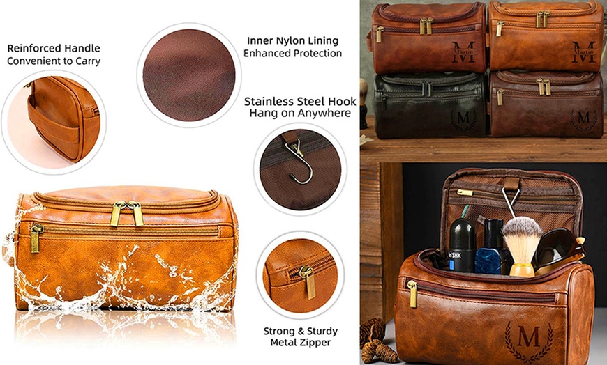 Image 8: Voyagez avec style grâce à une trousse de toilette personnalisée