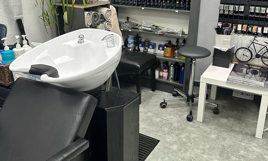 Image 4: Haarschnitt für 1 Herren, optional mit  Bartschnitt oder Nassrasur