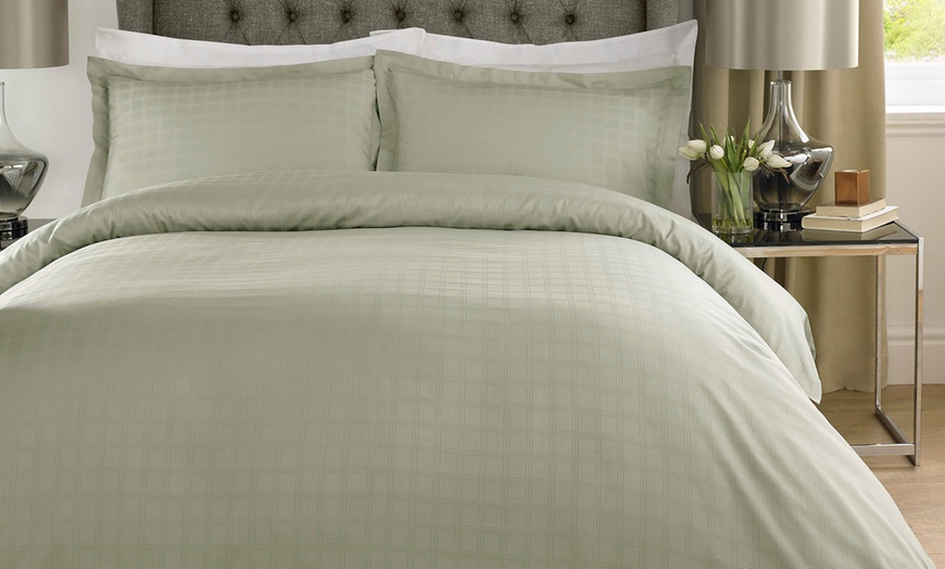 Image 4: 400TC Satin Check Duvet Cover Set