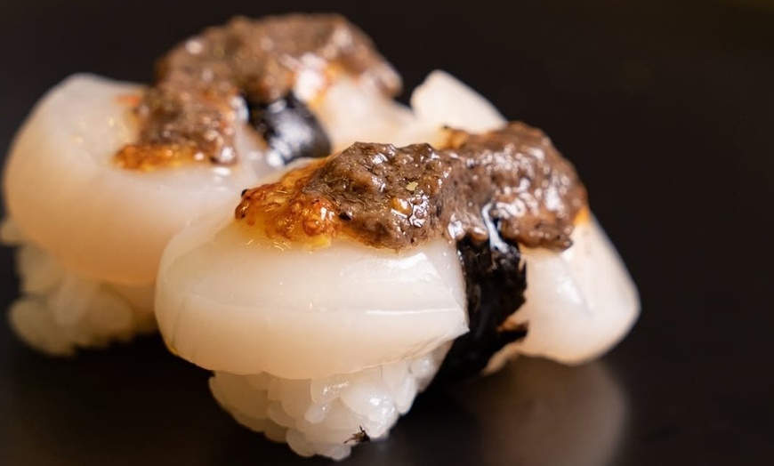 Image 5: ¡Directos a Japón! Menú de sushi a compartir para 2 o 4 personas