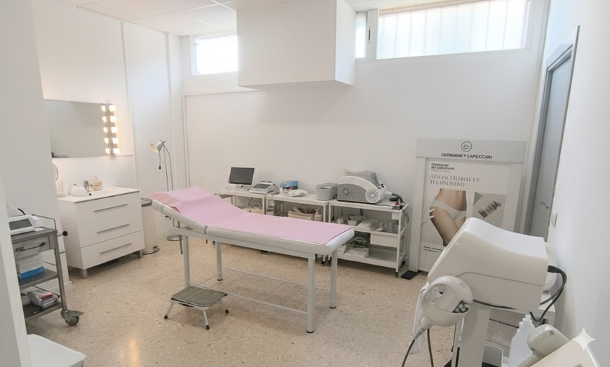 Image 2: Fotorrejuvenecimiento facial y tratamiento láser para atenuar manchas