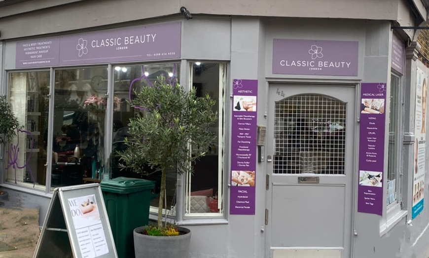 Image 4: Revamp Your Style with Wash & Cut with Blowdry and Styling 