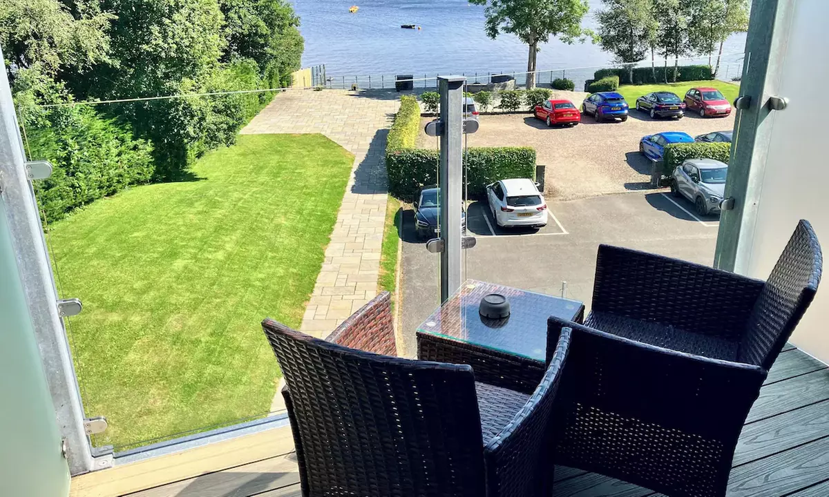 Loch Lomond: 4* Stay with Full Scottish Breakfast and Optional Dinner