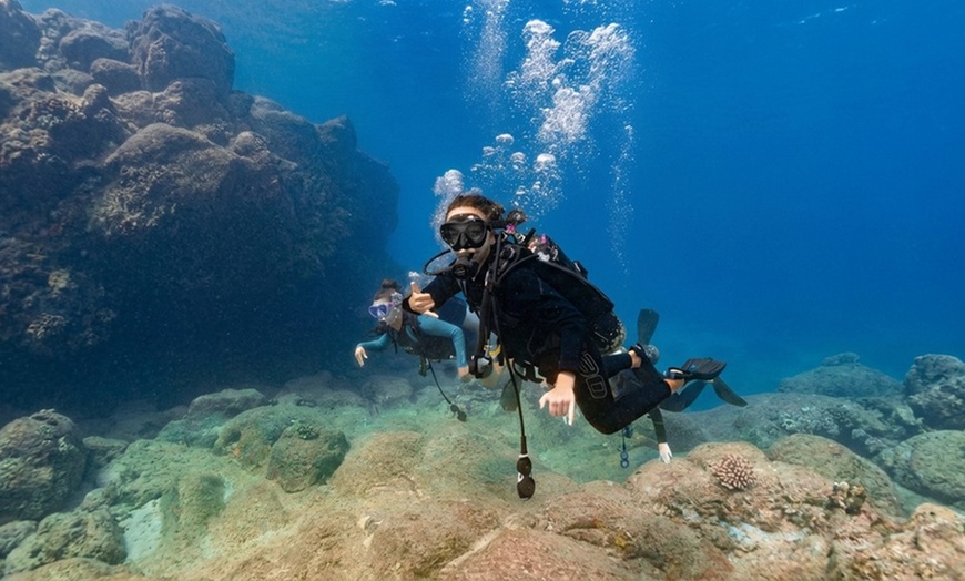 Image 2: Deluxe Scuba Diving or PADI Open Water Certification for 2 or 3 Days