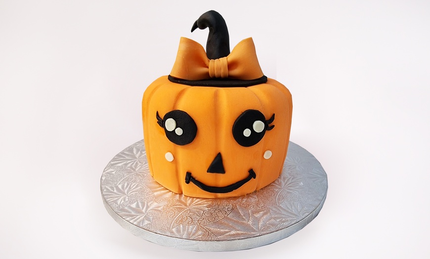 Image 9: Spooky, festive Halloween Cakes - Perfect for parties and treats!