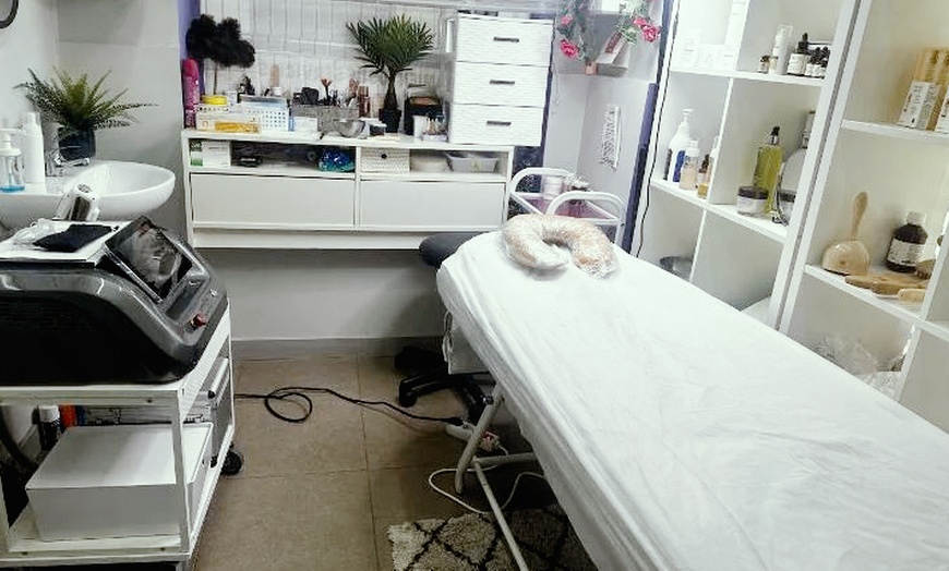 Image 4: 1 sesión de rejuvenecimiento facial o tratamiento Hollywood peel