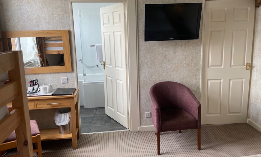 Image 8: Swinscoe: 2-Night Stay with Breakfast and Optional Dinner