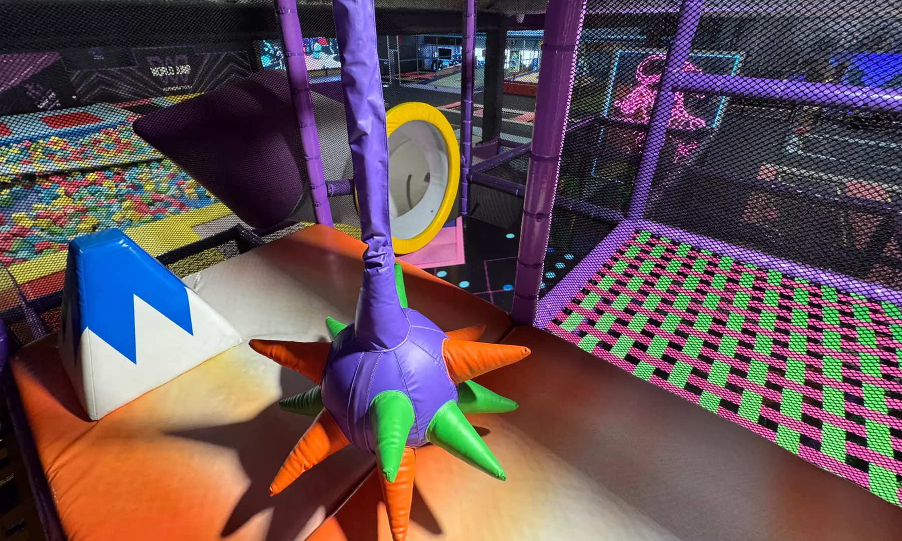 1 hora de saltos en parque de colchonetas World Jump para 1 persona