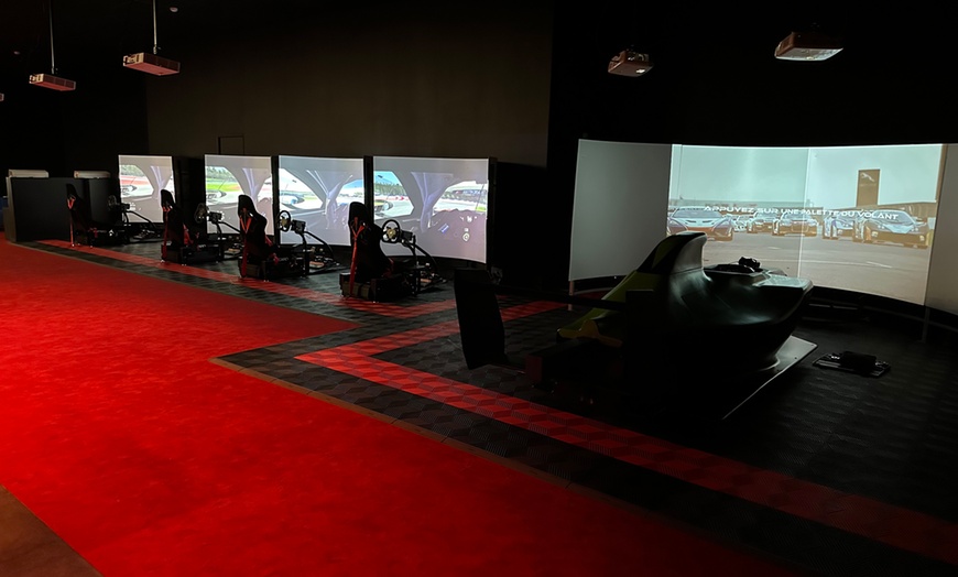 Image 5: Une session GT (30 min) ou F1 (20 min) sur simulateur de course
