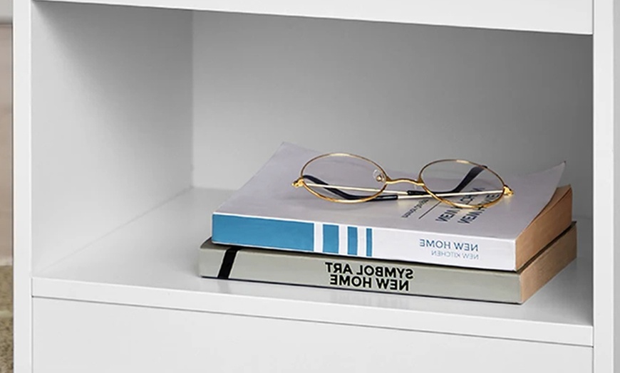 Image 3: Mesilla de noche