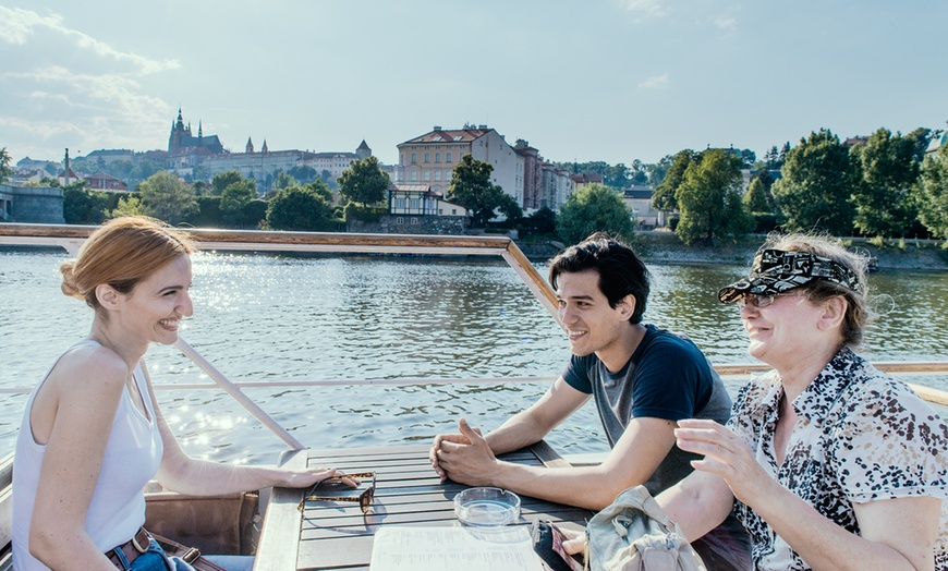 Image 2: Hop-on-Hop-off-Bustour Prag, opt. mit Bootstour 