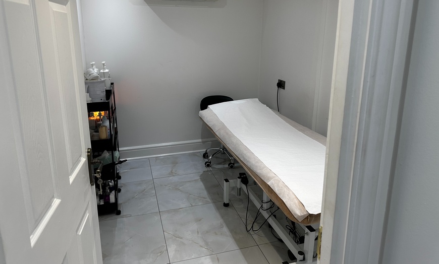 Image 10: Get Smooth w/ Hollywood, Underarm, Full Leg, Half Leg or Brazilian Wax