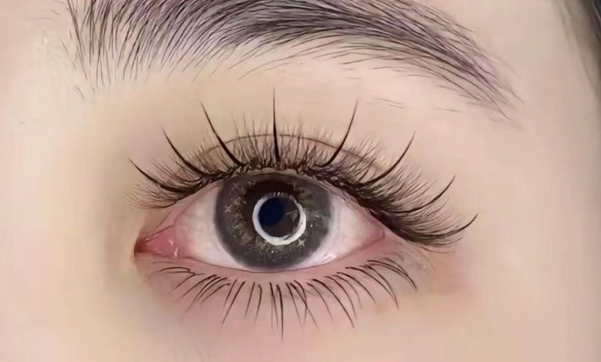 Image 2: Up to 38% Off on Eyelash Extensions at Tata eyelashes extensions