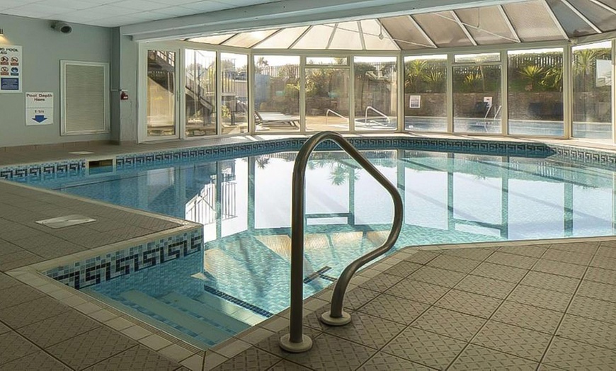 Image 8: Bournemouth: Standard Double Room with Breakfast