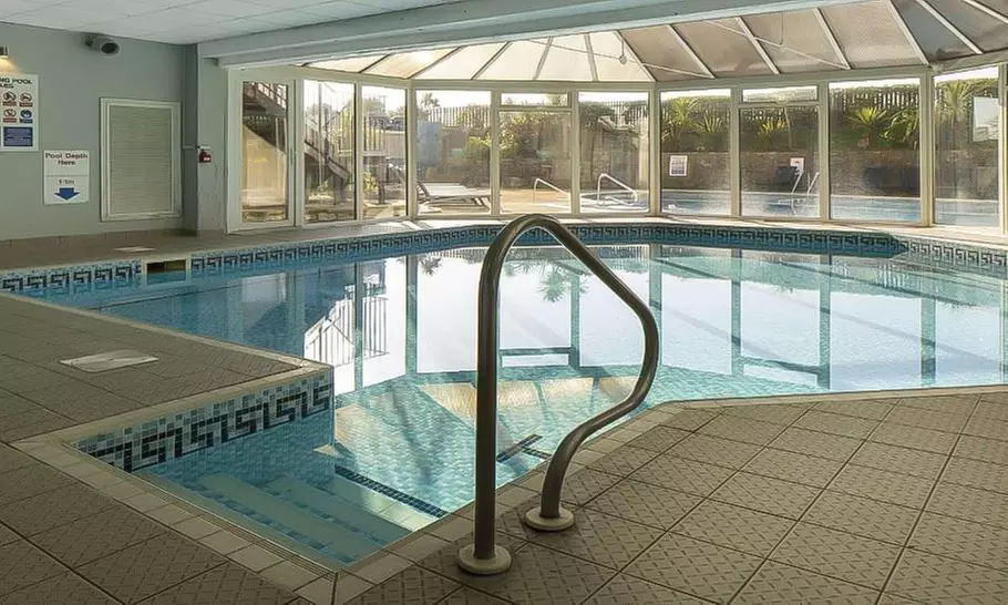 Bournemouth: Standard Double Room with Breakfast