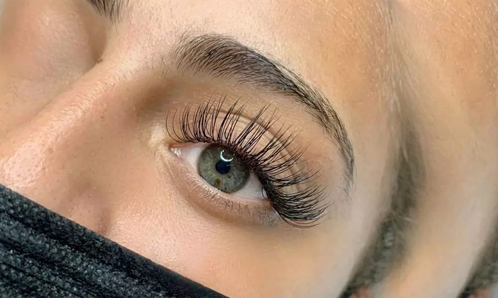 Express Classic, Classic, Volume 6D, or Mega Volume 12D Lash Set