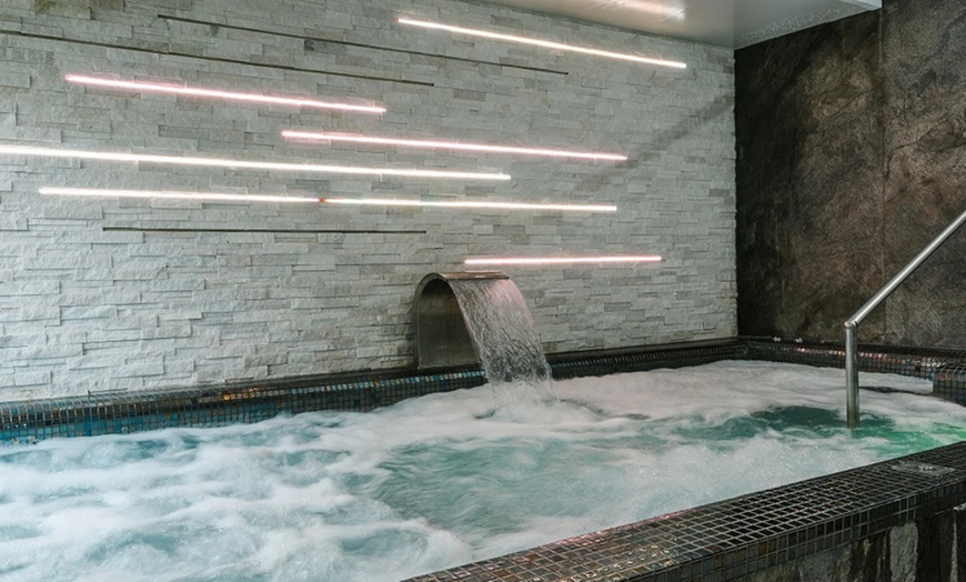 Image 4: Luxury Spa Day w Treatments, Lunch & Refreshments - Valentine's Special!