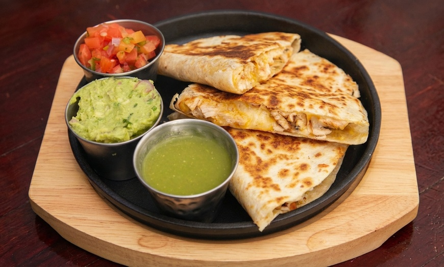 Image 6: 60/90-Min AYCE Tacos & Drinks Dinner, Bottomless Brunch for 2, & More