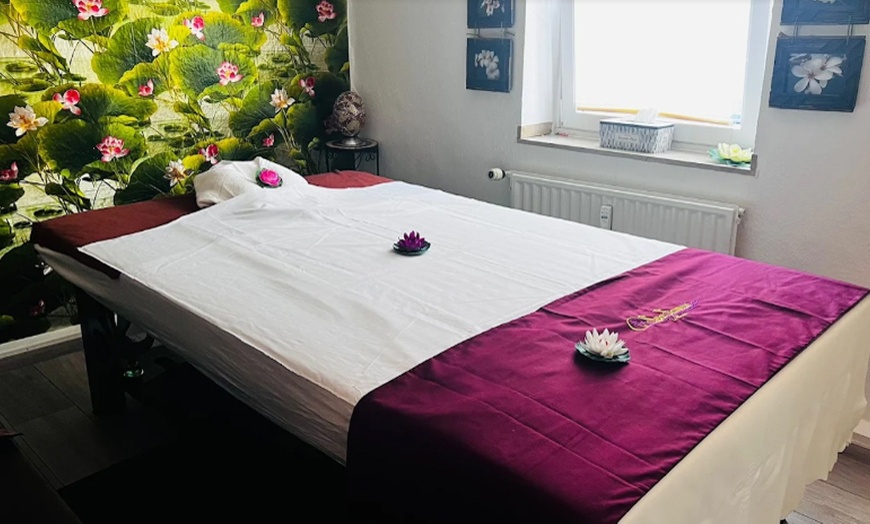 Image 3: 60 Min. Thai-Öl-Partner-Ganzkörpermassage - Entspannung für 2 Personen