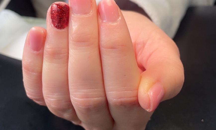 Image 13: Up to 26% Off on Mani-Pedi - Shellac / No-Chip / Gel at La vila nail Spa