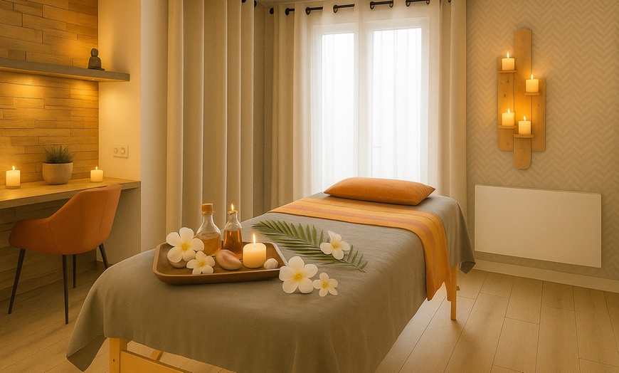 Image 1: Massage au choix d'1h, option enveloppement et réflexologie plantaire