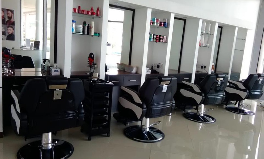 Image 2: Get Men’s Grooming Packages – Manicure, Pedicure, Facial & Foot Scrub