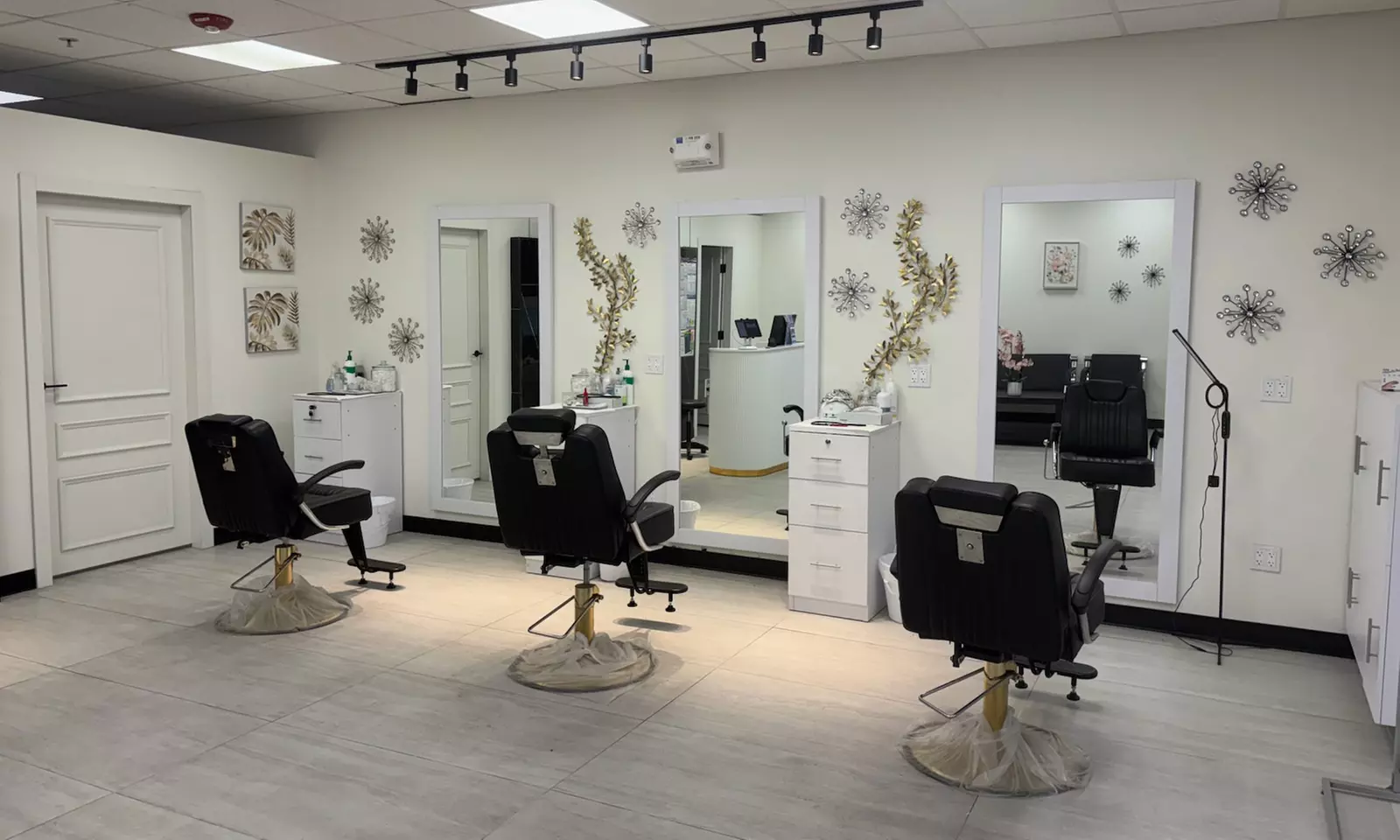 Full Look Full Set-/Classic Eyelash Extensions w/ Optional 2 Week Fill