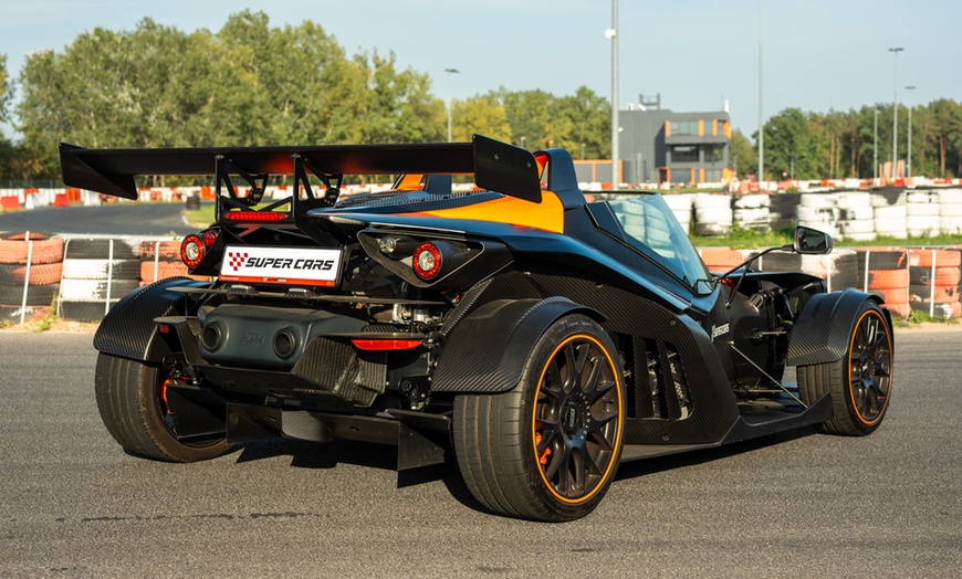 Image 17: Poczuj adrenalinę: Jazda sportowym autem po torach w całej Polsce